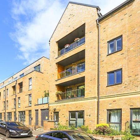 Idyllic Thames Riverside Apartment With Free Parking Isleworth Bagian luar foto