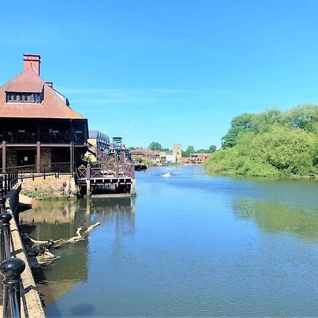 Idyllic Thames Riverside Apartment With Free Parking Isleworth Bagian luar foto