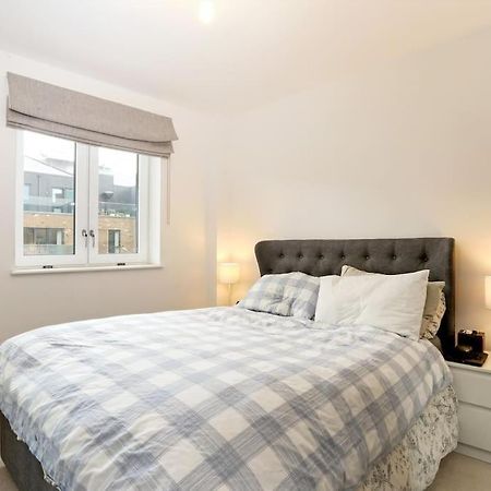Idyllic Thames Riverside Apartment With Free Parking Isleworth Bagian luar foto