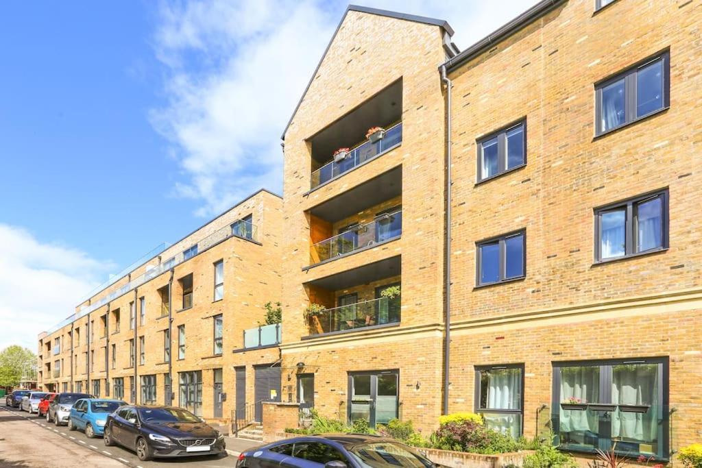Idyllic Thames Riverside Apartment With Free Parking Isleworth Bagian luar foto