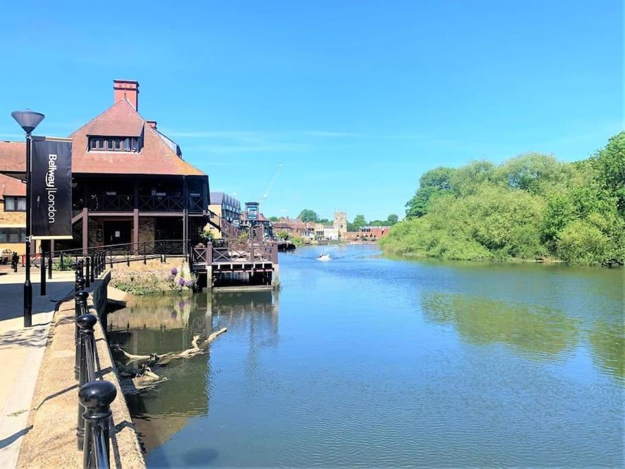 Idyllic Thames Riverside Apartment With Free Parking Isleworth Bagian luar foto