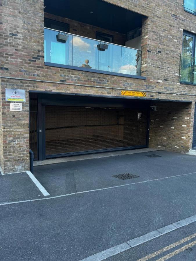 Idyllic Thames Riverside Apartment With Free Parking Isleworth Bagian luar foto